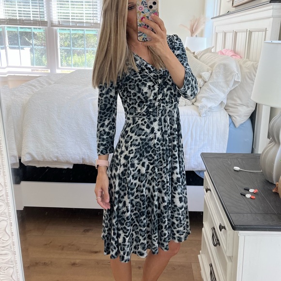 VESADE NEW YORK dress - Picture 2 of 13